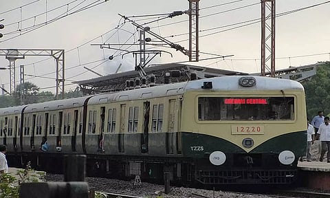 சென்னை புறநகர் மின்சார ரெயில்கள் அனைத்தும் 12 பெட்டிகள் கொண்டதாக மாற்றம்..!