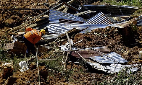 கொலம்பியாவில் பயங்கர நிலச்சரிவு - உயிரோடு மண்ணுக்குள் புதைந்த 25 பேர்