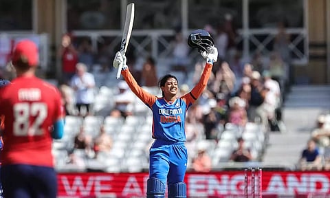 மகளிர் கிரிக்கெட்டில் முதல் இந்திய வீராங்கனை.. ஸ்மிருதி மந்தனா சாதனை