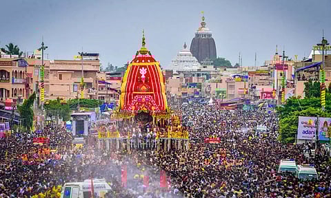 பூரி ஜெகந்நாதர் கோவில் தேரோட்டம்: கூட்ட நெரிசலில் சிக்கி 3 பேர் உயிரிழப்பு