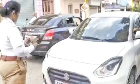 போக்குவரத்துக்கு இடையூறாக நிறுத்தப்பட்ட போலீஸ்காரரின் காருக்கு அபராதம்- பெண் போலீஸ்காரர் நடவடிக்கைக்கு குவியும் பாராட்டுக்கள்
