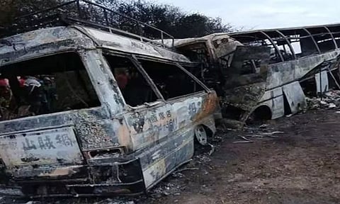 தான்சானியாவில் பஸ்கள் நேருக்கு நேர் மோதி தீப்பிடித்தது- 40 பேர் பலி