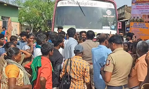 விருத்தாசலம் அருகே குடிநீர் கேட்டு காலிகுடங்களுடன் கிராம மக்கள் சாலை மறியல்