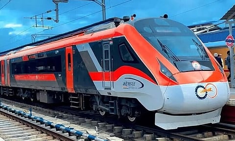 வந்தே பாரத் எனும் வர்க்கப் பிரிவினை.. 10% பேருக்காக பணயம் வைக்கப்படும் 90% மக்களின் நலன்கள்!