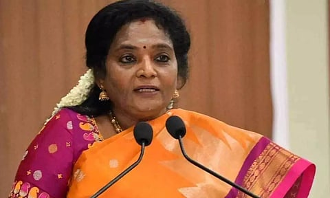 எதிர்க்கட்சி ஆட்சியில் முதலமைச்சர் பொறுப்பு... இவர்கள் ஆட்சியில் அதிகாரிகள் பொறுப்பு - தமிழிசை