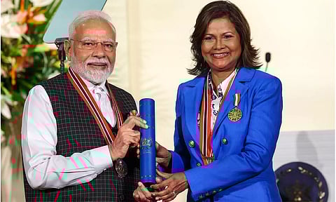 டிரினிடாட் அண்டு டொபாகோ நாட்டில் பிரதமர் மோடிக்கு உயரிய விருது வழங்கி கவுரவிப்பு