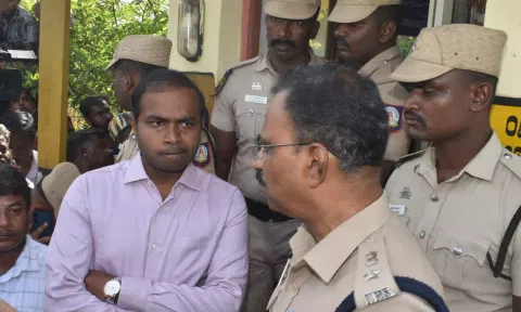 பள்ளி வேன் மீது ரெயில் மோதிய விபத்து - பலி எண்ணிக்கை 3 ஆக உயர்வு