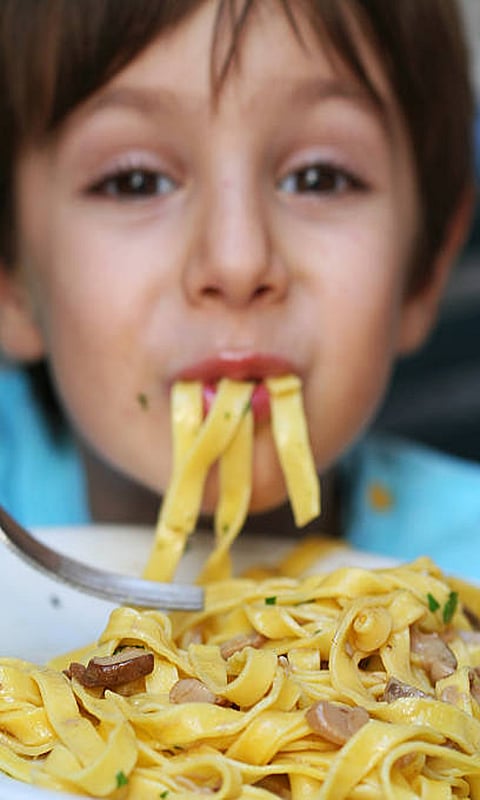 குழந்தைகளை சத்தான உணவுகளை சாப்பிட வைப்பதற்கான எளிய டிப்ஸ்