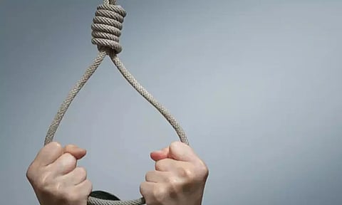 கம்பத்தில் திருமணம் முடிந்த 40-வது நாளில் வாலிபர் தற்கொலை