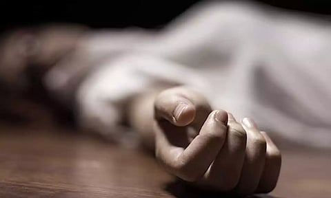 வாயில் டேப் ஒட்டி முன்னாள் காதலியின் கழுத்தை அறுத்தும், குழந்தையின் தலையை துண்டித்தும் கொலை செய்த கொடூரன்