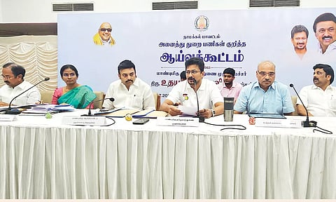 நாமக்கல் கலெக்டர் அலுவலகத்தில் துணை முதலமைச்சர் உதயநிதி ஸ்டாலின் தலைமையில் ஆய்வு கூட்டம்