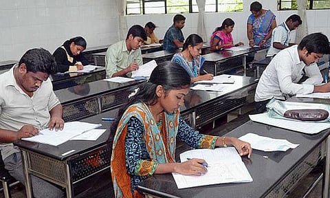 தமிழ்நாடு முழுவதும் 4,922 மையங்களில், டி.என்.பி.எஸ்.சி. குரூப்-4 தேர்வு தொடங்கியது