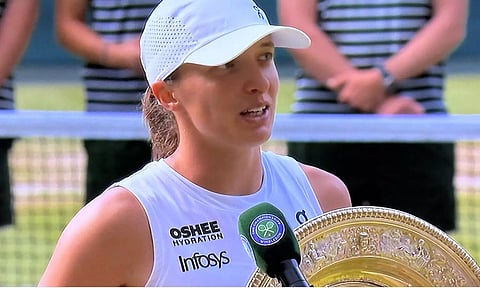 விம்பிள்டன் டென்னிஸ்: முதல் முறையாக சாம்பியன் பட்டம் வென்றார் ஸ்வியாடெக்