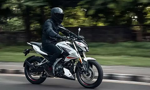 பல்சர் பைக்கிற்கு குட்டி அப்டேட் கொடுத்த பஜாஜ் ஆட்டோ - விலை எவ்வளவு தெரியுமா?