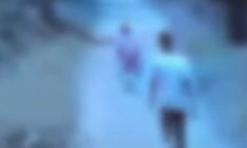 மாணவியை தூக்கிச்சென்று பாலியல் தொல்லை - வாலிபரை பிடிக்க 4 தனிப்படைகள் அமைப்பு