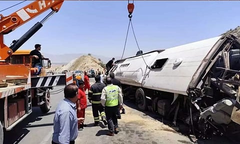 ஈரானில் பேருந்து கவிழ்ந்து பயங்கர விபத்து.. 21 பேர் உயிரிழப்பு - 34 பேர் படுகாயம்