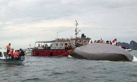 வியட்நாமில் சோகம்: சுற்றுலா படகு கவிழ்ந்த விபத்தில் 34 பேர் பலி