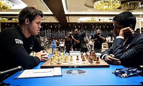 Freestyle செஸ் தொடர்: உலகின் நம்பர் 1 வீரரான கார்ல்சனை மீண்டும் வீழ்த்தி பிரக்ஞானந்தா வெற்றி