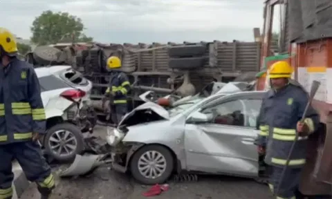 கிருஷ்ணகிரி தேசிய நெடுஞ்சாலையில் பயங்கர விபத்து- 3 பேர் உயிரிழப்பு