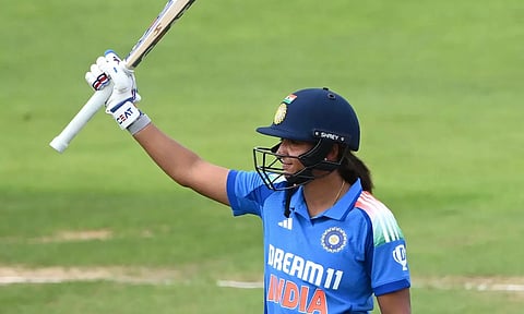 ஹர்மன்பிரித் கவுர் அதிரடி சதம்: இங்கிலாந்துக்கு 319 ரன்களை இலக்காக நிர்ணயித்தது இந்தியா