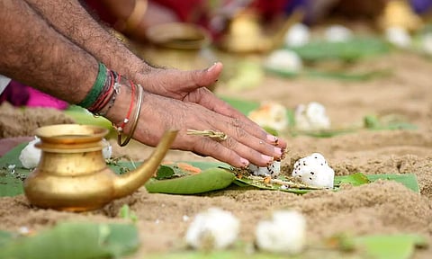 நாளை ஆடி அமாவாசை: வழிபாடும்... பலன்களும்...