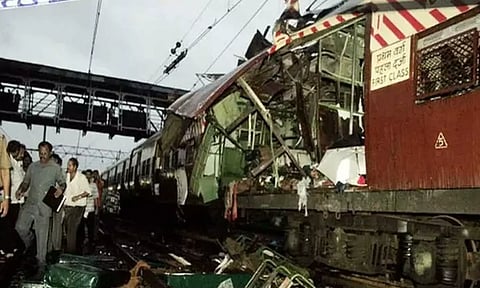 மும்பை குண்டுவெடிப்பு வழக்கு: ஐகோர்ட் தீர்ப்பை நிறுத்தி வைத்து சுப்ரீம் கோர்ட் உத்தரவு