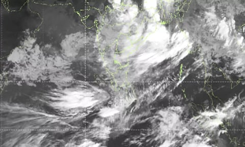 வங்கக்கடலில் உருவான காற்றழுத்த தாழ்வு பகுதி தாழ்வு மண்டலமாக வலுப்பெற்றது