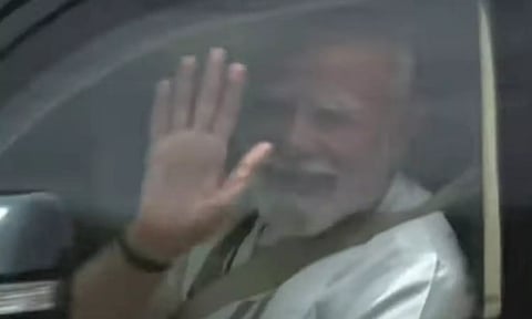 திருச்சியில் ரோடு ஷோ- பிரதமர் மோடிக்கு உற்சாக வரவேற்பு