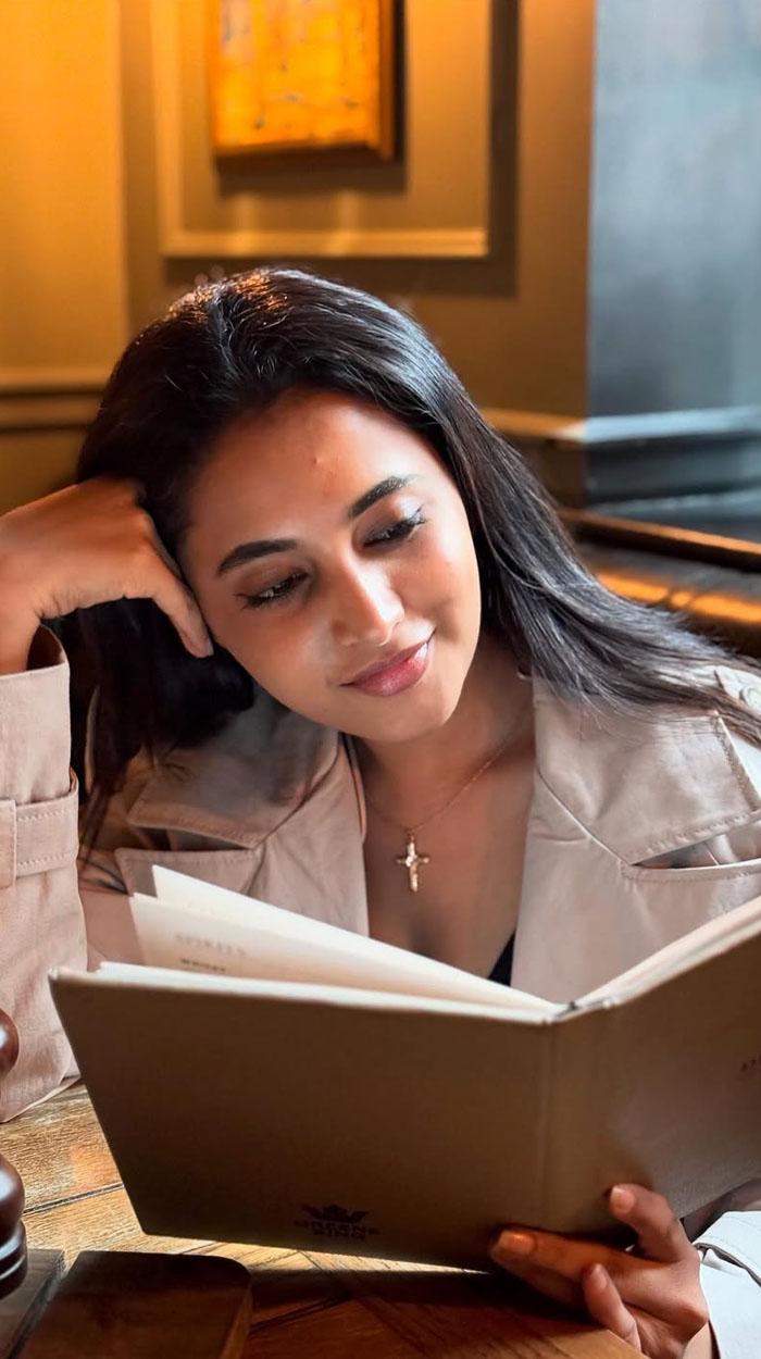 நடிகை பிரியங்கா மோகனின் லேட்டஸ்ட் க்ளிக்ஸ்..!