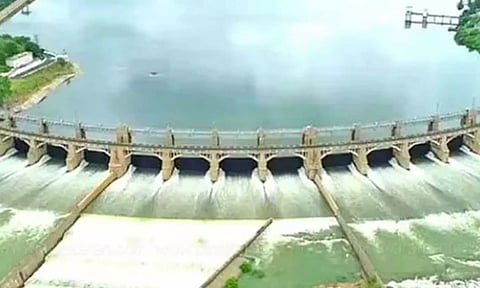 மேட்டூர் அணையில் இருந்து 1 லட்சம் கனஅடி நீர் திறப்பு - கரையோர மக்களுக்கு வெள்ள எச்சரிக்கை