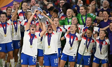 ஐரோப்பிய பெண்கள் கால்பந்து: 'பெனால்டி ஷூட்'அவுட்டில் ஸ்பெயினை வீழ்த்தி இங்கிலாந்து சாம்பியன்