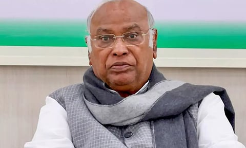 மல்லிகார்ஜுன கார்கேயின் மகன் புற்றுநோய் பாதிப்பால் கவலைக்கிடம்