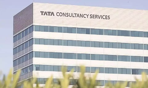 12 ஆயிரம் ஊழியர்கள் பணி நீக்கம்- டி.சி.எஸ். சந்தை மதிப்பில் 28 ஆயிரம் கோடி இழப்பு