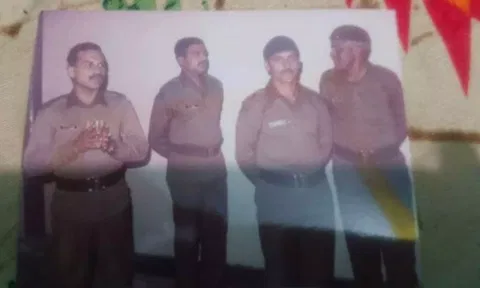 கார்கில் போர் வீரர் வீட்டில் புகுந்து இந்திய குடியுரிமை ஆவணங்களைக் கேட்டு மிரட்டிய கும்பல்