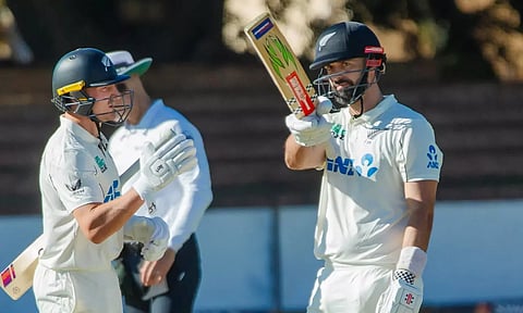 கான்வே, மிட்செல் அரை சதம்: நியூசிலாந்து முதல் இன்னிங்சில் 307 ரன்களுக்கு ஆல் அவுட்