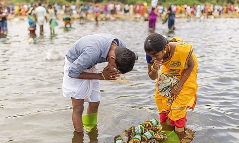 பிரிந்த தம்பதியை ஒன்று சேர்க்கும் ஆடிப்பெருக்கு