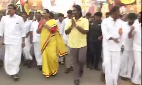 தே.மு.தி.க.-வின் 'இல்லம் தேடி.. உள்ளம் நாடி..'- பிரச்சார சுற்றுப் பயணத்தை தொடங்கினார் பிரேமலதா