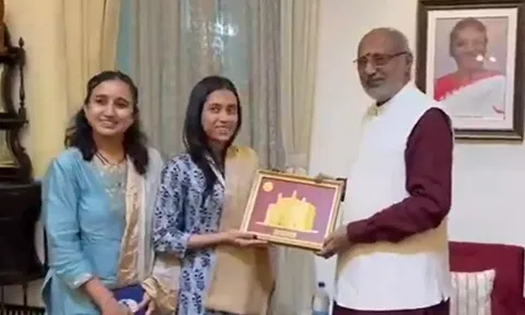 சாம்பியன் பட்டம் வென்ற திவ்யா: நேரில் அழைத்து பாராட்டிய மகாராஷ்டிர கவர்னர்
