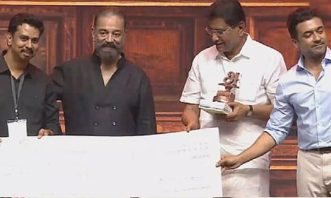 அகரம் அறக்கட்டளைக்கு ரூ.50 லட்சம் நன்கொடை வழங்கினார் இயக்குநர் ஞானவேல்