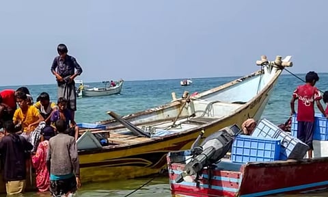 செங்கடலில் படகு கவிழ்ந்து விபத்து.. 76 அகதிகள் உயிரிழப்பு