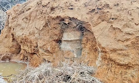 சித்தரம்பூரில் பழங்கால 7அடி உயர முதுமக்கள்தாழி கண்டெடுப்பு