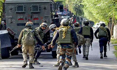 ஆபரேஷன் அகால்: குல்காமில் பயங்கரவாதிகளுடன் துப்பாக்கிச் சண்டை - 2 வீரர்கள் வீரமரணம்