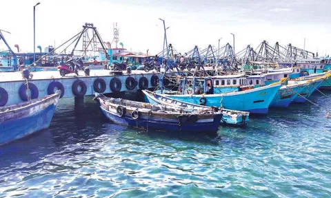 ராமேசுவரம் மீனவர்கள் 2-வது நாளாக வேலைநிறுத்தம்