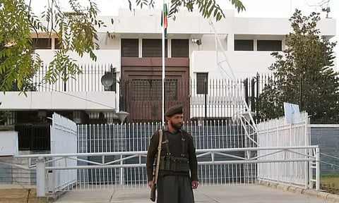 இஸ்லாமாபாத்தில் இந்திய தூதர்களின் வீடுகளுக்கு தண்ணீர் மட்டும் கியாஸ் சப்ளயை நிறுத்திய பாகிஸ்தான்..