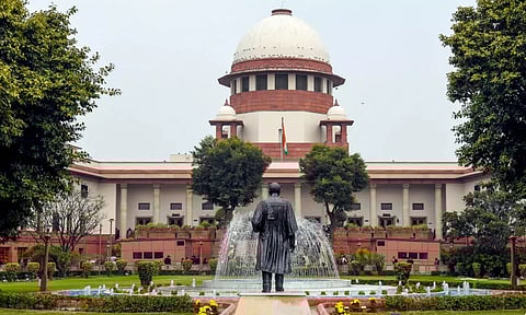 உயிரிழந்தவர்கள் என வாக்காளர் பட்டியலில் நீக்கப்பட்ட நபர்கள் உச்சநீதிமன்றத்தில் நேரில் ஆஜரானதால் அதிர்ச்சி