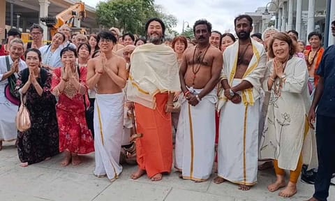 வீடியோ: வெற்றிவேல் முருகனுக்கு அரோகரா.. பக்தி கோஷமிட்ட ஜப்பான் பக்தர்கள்