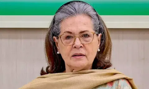 குடியுரிமை பெறும் முன்னரே வாக்காளர் பட்டியலில் சோனியா காந்தி பெயர்: ராகுலுக்கு பா.ஜ.க. பதிலடி