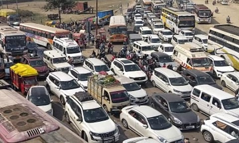 தென் மாவட்டங்களுக்குச் செல்வோர் கவனத்திற்கு... மாற்று வழிகளை பயன்படுத்த போலீசார் அறிவுறுத்தல்