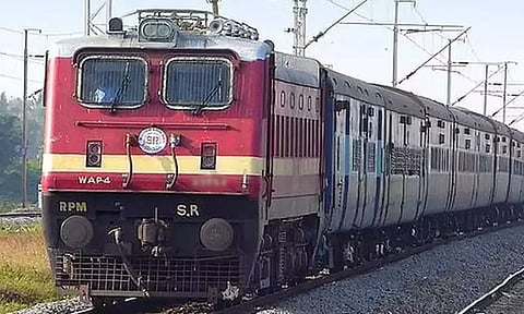 சுதந்திர தினம்... இன்று இரவு எழும்பூர் - திருச்சிக்கு முன்பதிவில்லா சிறப்பு ரெயில் அறிவிப்பு