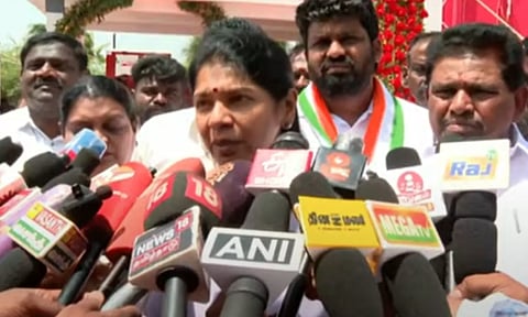 தி.மு.க. அமைச்சர்களை ரெய்டுகள் மூலம் பயமுறுத்தலாம் என மத்திய அரசு நினைக்கிறது- கனிமொழி